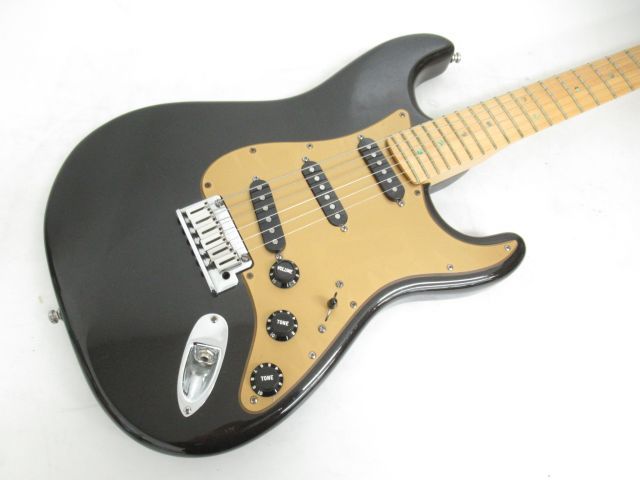 FenderUSA CORONA CALIFORNIA STRATOCASTER付属品はハードケースのみです